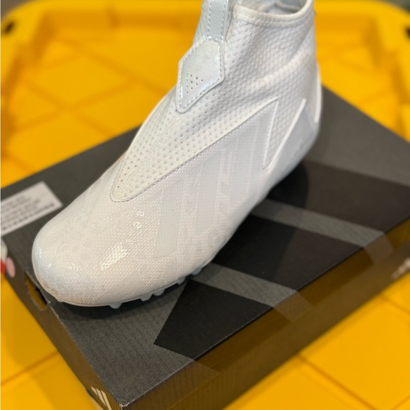 Adidas youth football cleats new. Size 2 1/2, white pull on. Football cleats - Picture 1 of 2